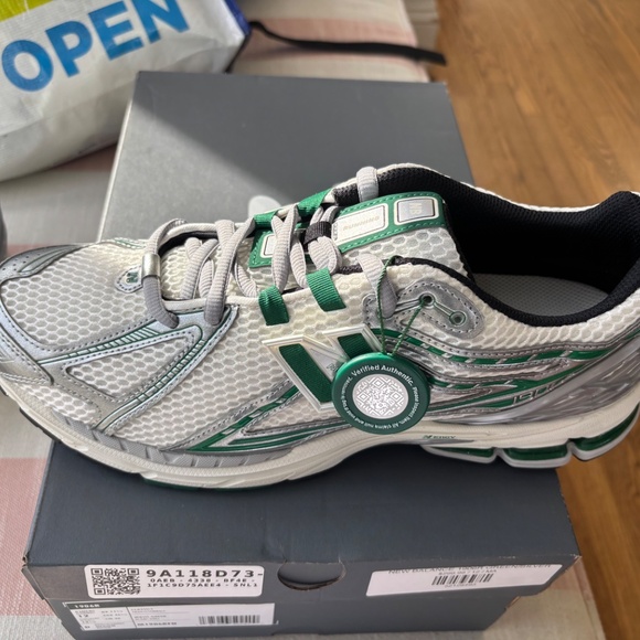 New Balance Mens 1906R White/Green - Picture 8 of 10